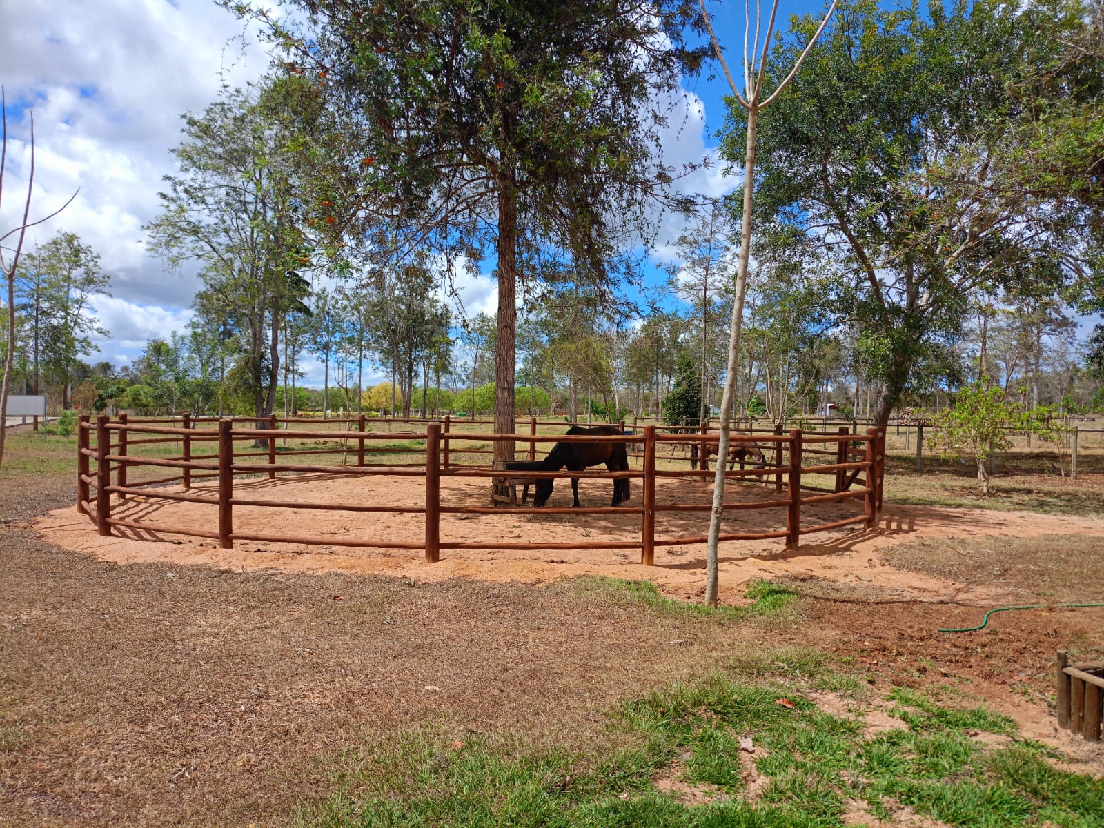 Imagem de Casa em condomínio à venda - Haras Camping Club